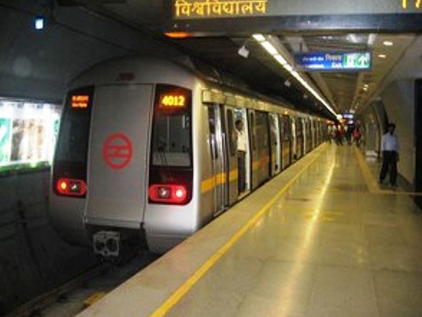 Man commits suicide by jumping before metro train
