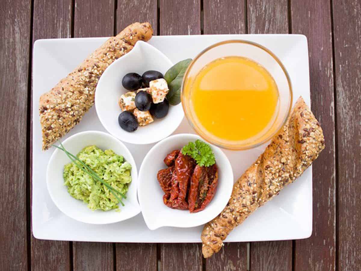 Heavy breakfast and light dinner way to a slim body, says study