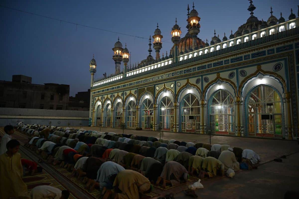 Pakistan Muslims taraweeh AFP