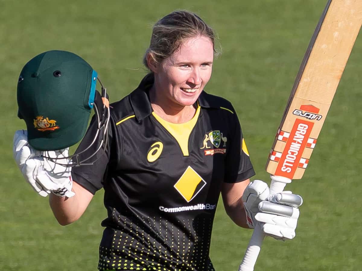Beth Mooney signs with Perth Scorchers for next two WBBL seasons