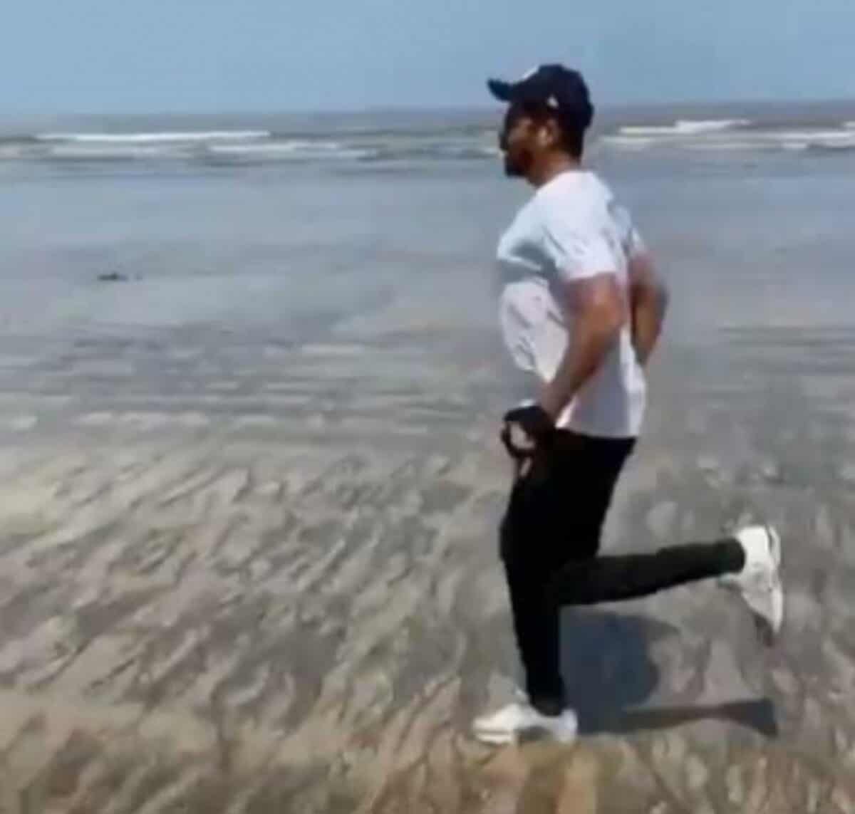 https://cdn.siasat.com/wp-content/uploads/2020/09/Anil-Kapoor-turns-beach-into-workout-spot-1200x1143.jpg