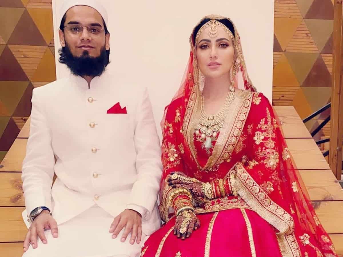 Sana Khan shares first picture from her 'nikah' with Mufti Anas