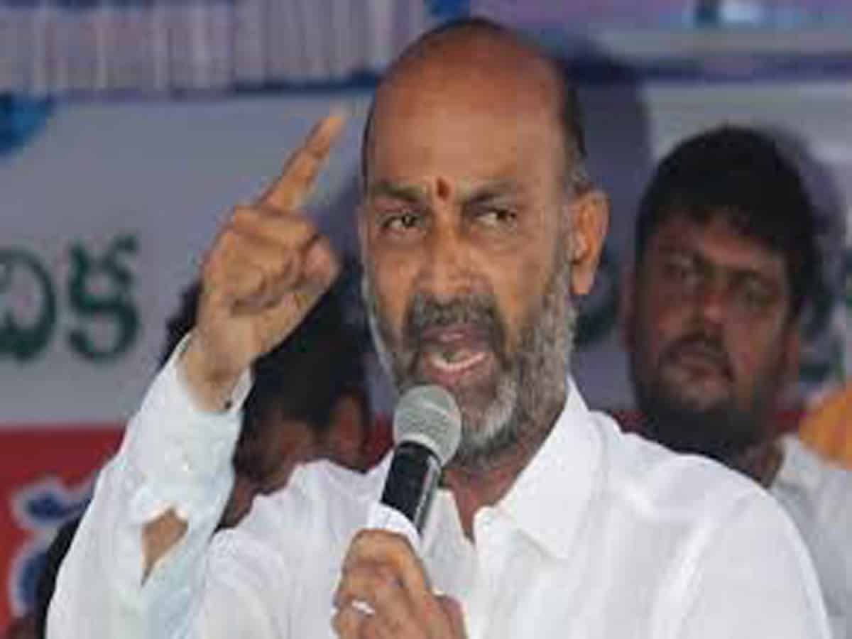 Bandi Sanjay calls on BRS leaders for open debate on Centre’s funds