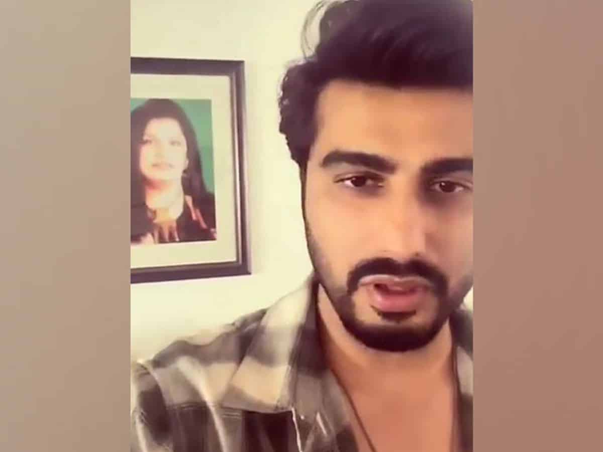 Arjun Kapoor's emotional message on mom's birthday: 'Tell people you love  that you love them'
