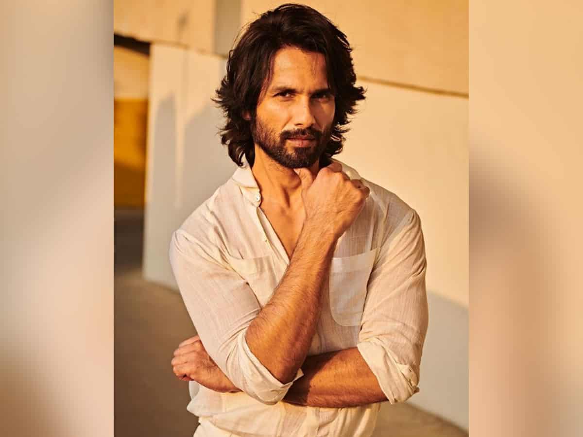 Shahid Kapoor's radiating smile while surely drive away your blues and have  you crushing hard over him | Hindi Movie News - Times of India