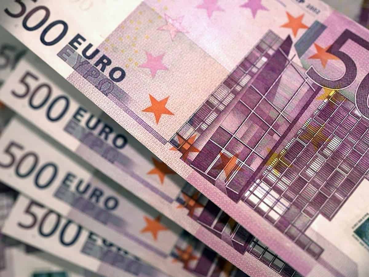 Доллар евро европа. Евро. 500 Евро. Финансирование ЕС. Евро деньги транш.