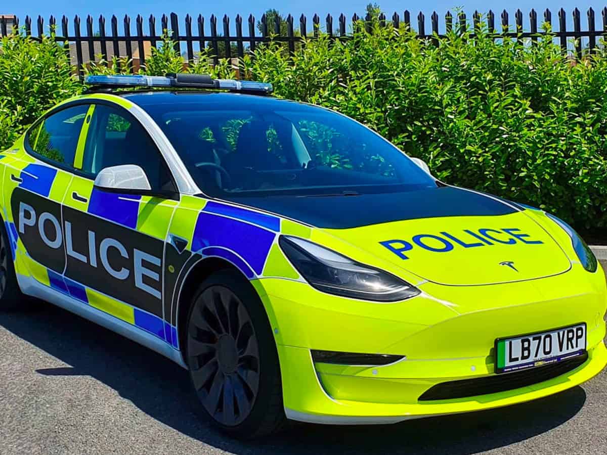 tesla-built-its-own-model-3-based-police-car-in-uk