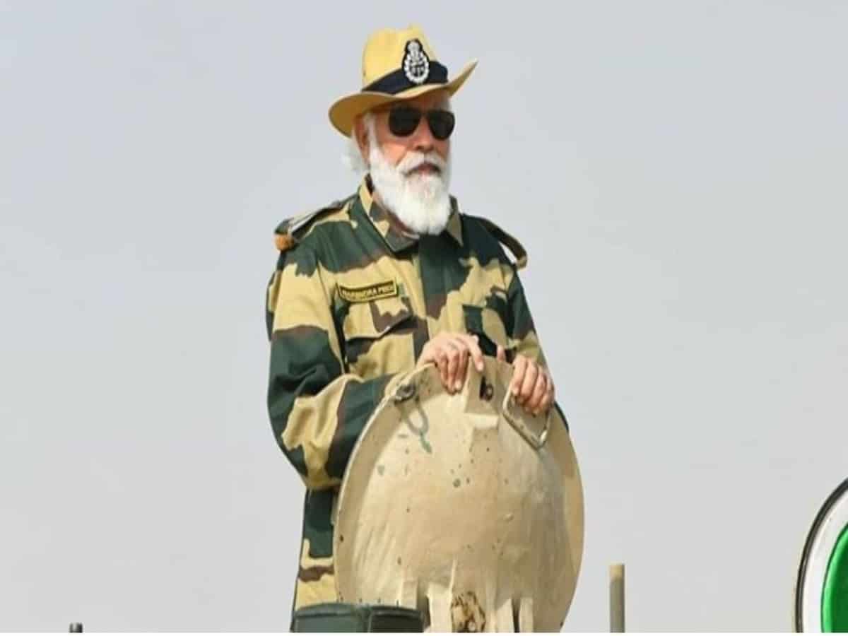 Mrityunjay Kumar na X: „Vicious and abusive troll dressed in fancy dress of  a journalist is calling Indian Army uniform a fancy dress. So ironical!  https://t.co/ky65UXVJsl“ / X