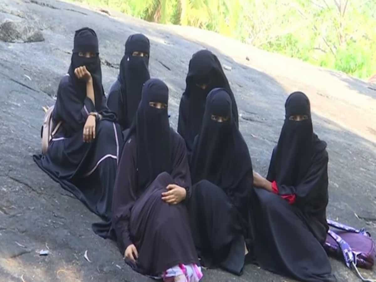 Karnataka: Students continue to protest in Udupi against hijab ban