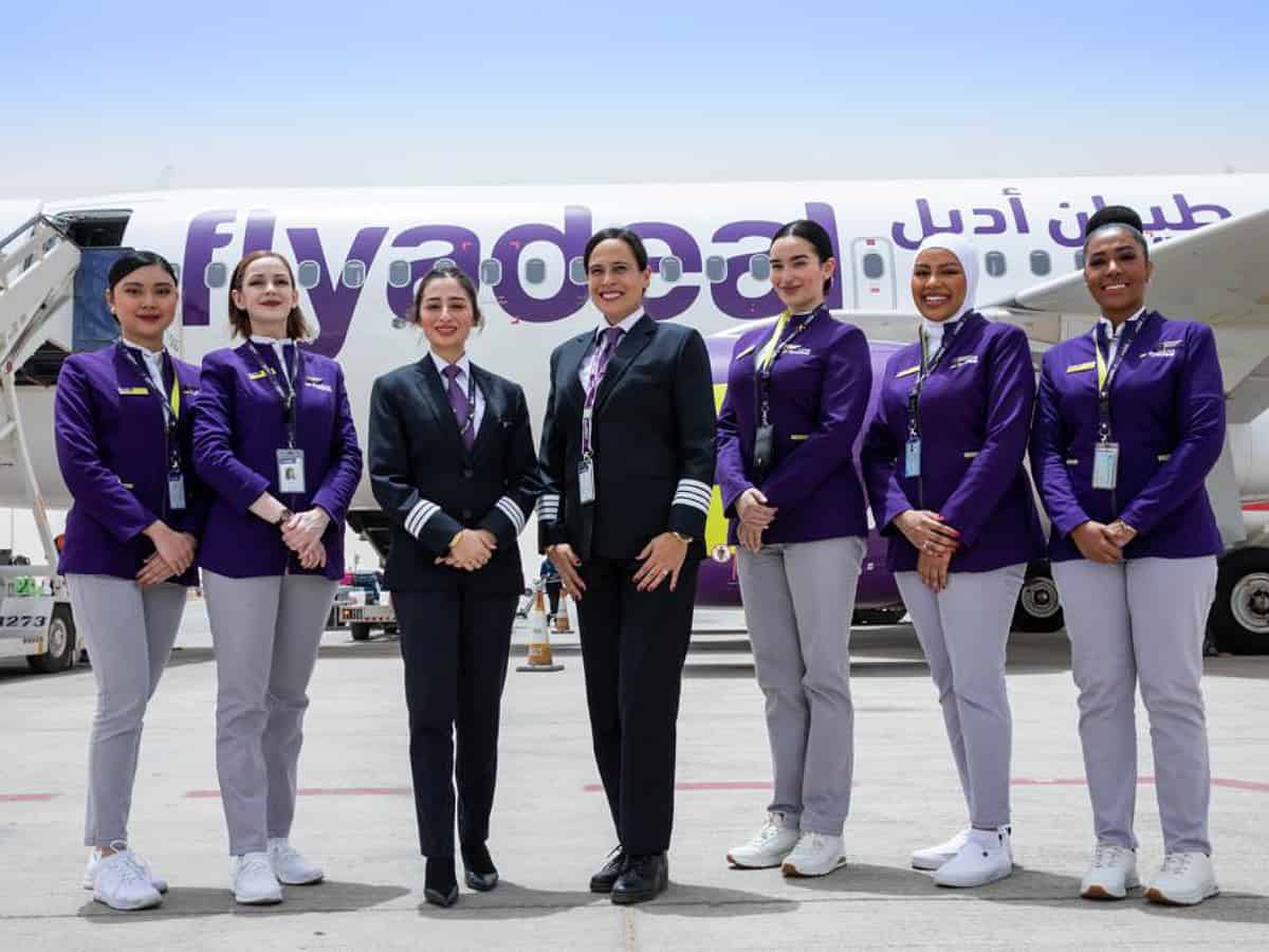 لأول مرة في المملكة العربية السعودية ، تدير شركة الطيران رحلة بطاقم من الإناث فقط