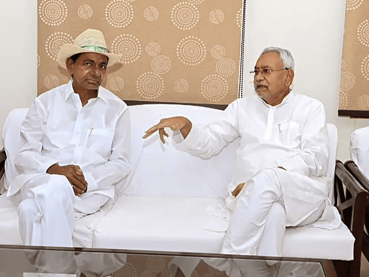Telangana CM KCR meets Nitish Kumar in Bihar. Calling for ‘BJP Muktobharat’