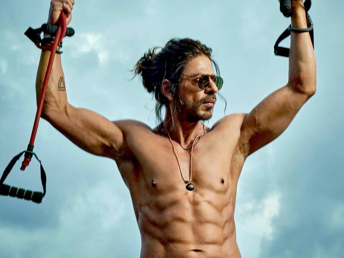 Sadhu calls for boycott of SRK's film 'Pathan', gets death threat