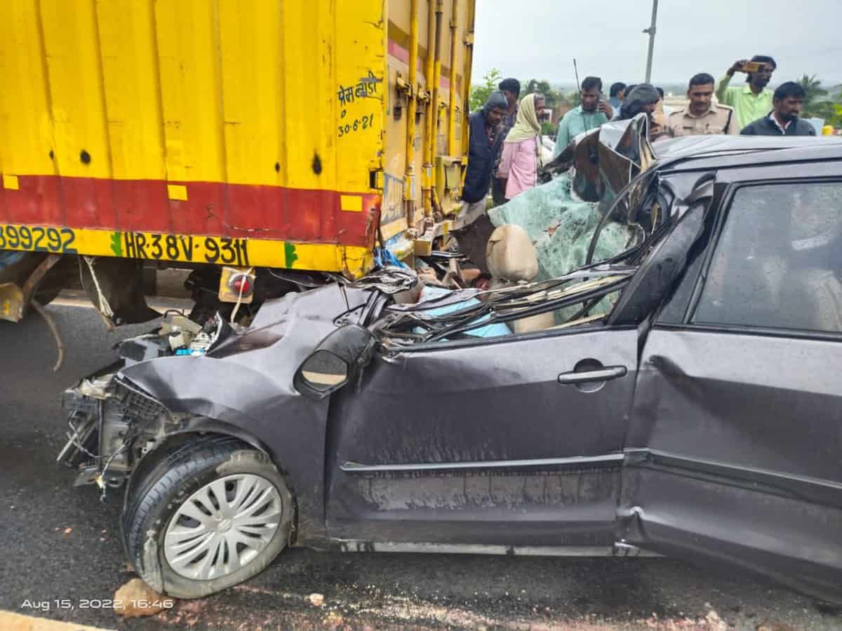Five Hyderabadis killed in road accident in Bidar