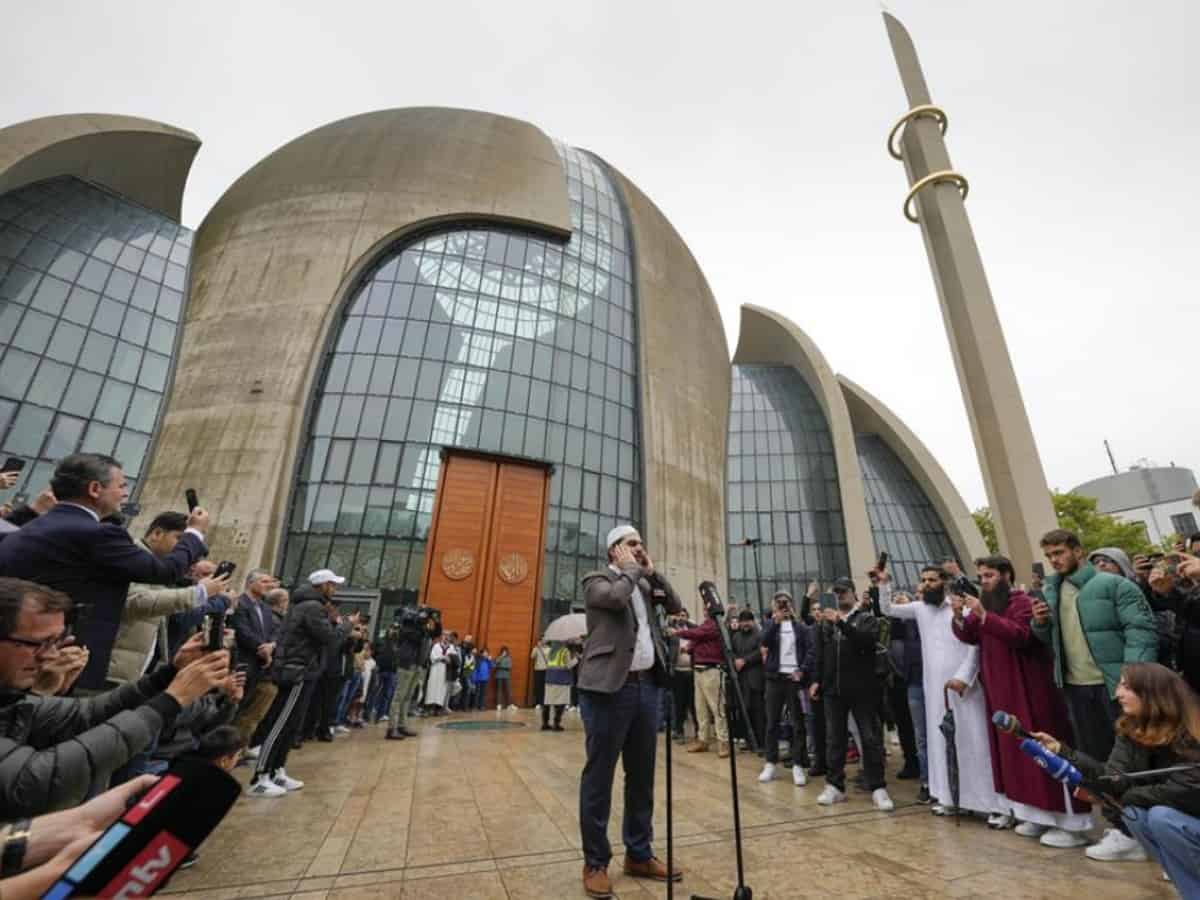 Deutschlands größte Moschee ruft erstmals über Lautsprecher