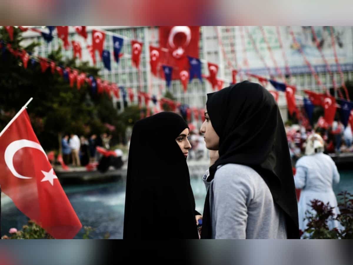 Erdoğan, başörtüsü takma hakkı için referandum çağrısı yaptı