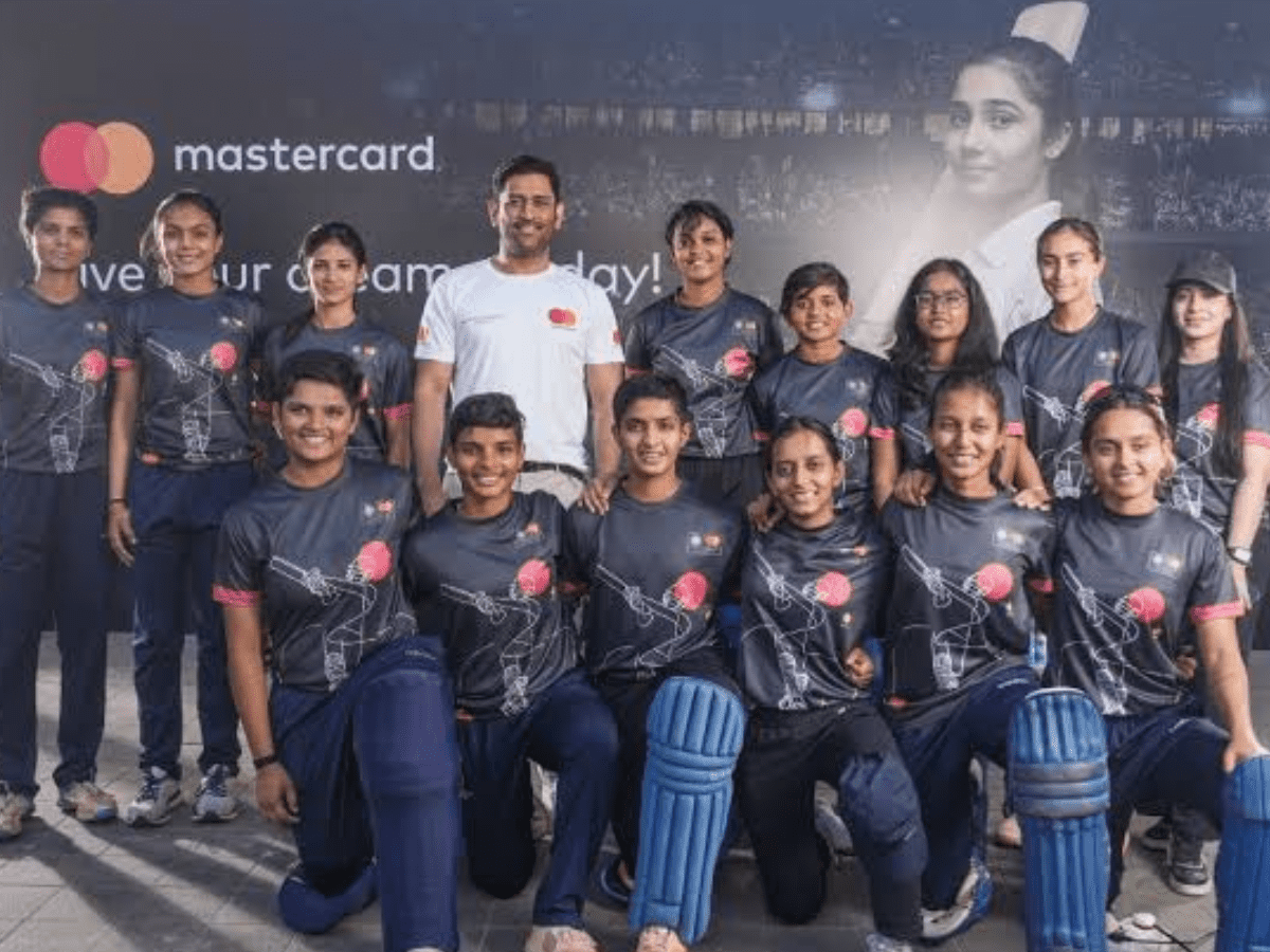 Dhoni trains next generation women cricketers at 'Cricket Clinic ...