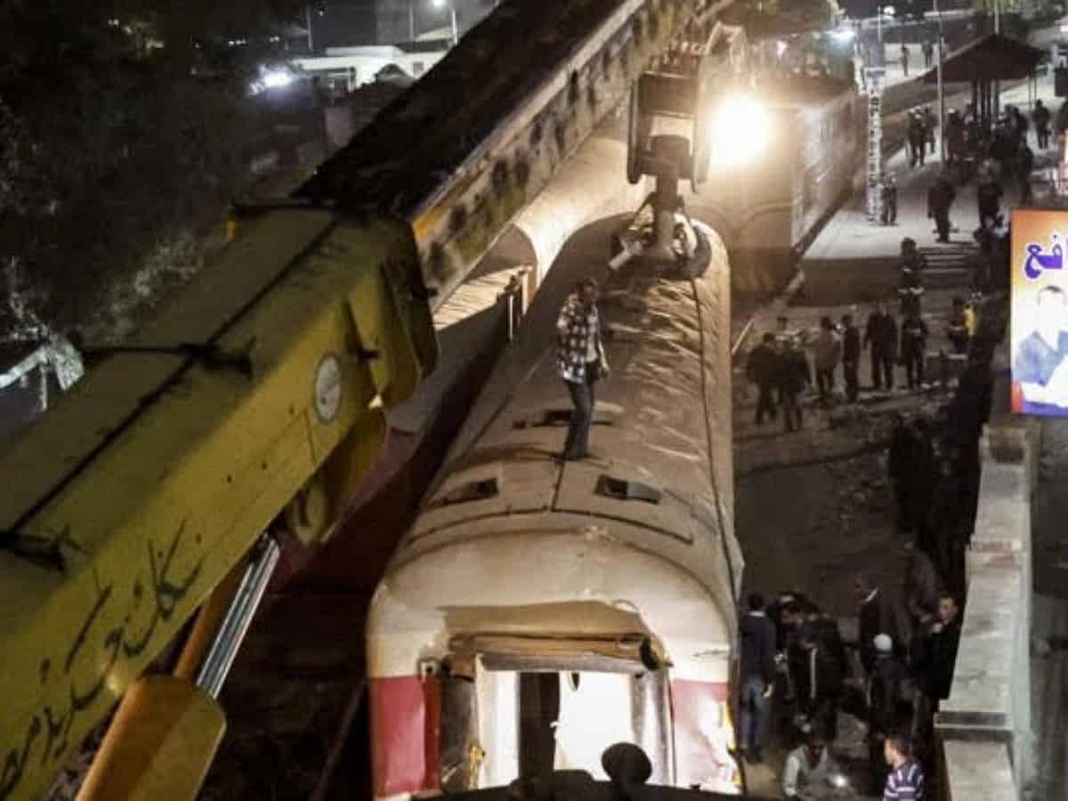 ارتفاع حصيلة قتلى حادث قطار في مصر إلى أربعة