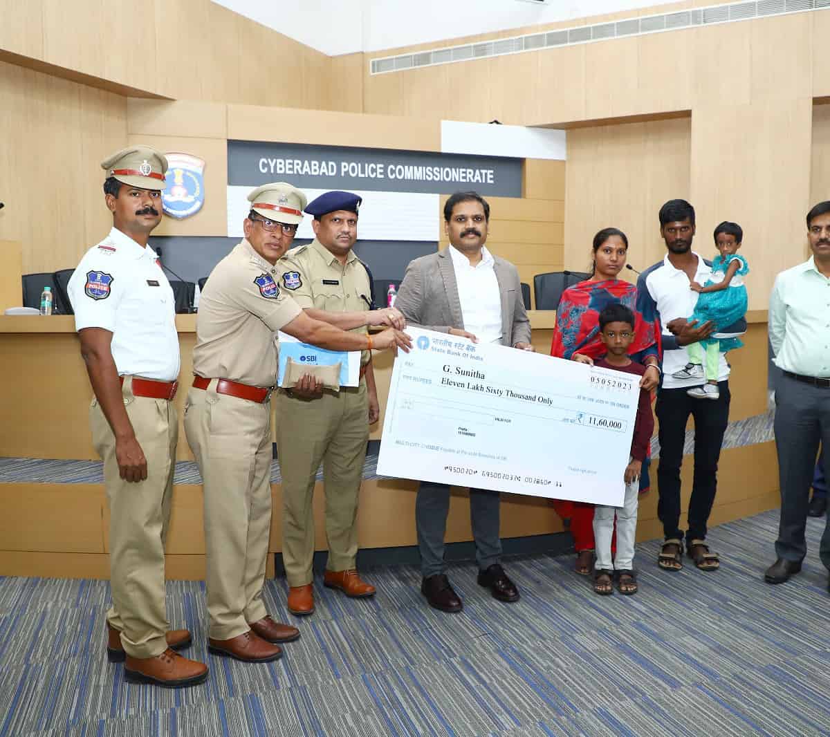 Hyberabad cops crowdfund Rs 11.6 lakh to help late home guard’s kin