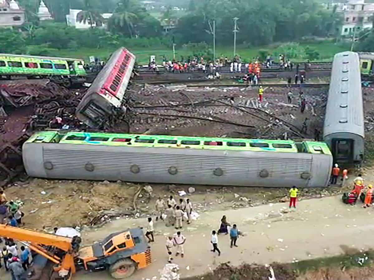 Odisha: Coromandel Express entered wrong loop line, crashed with goods train  killing 288
