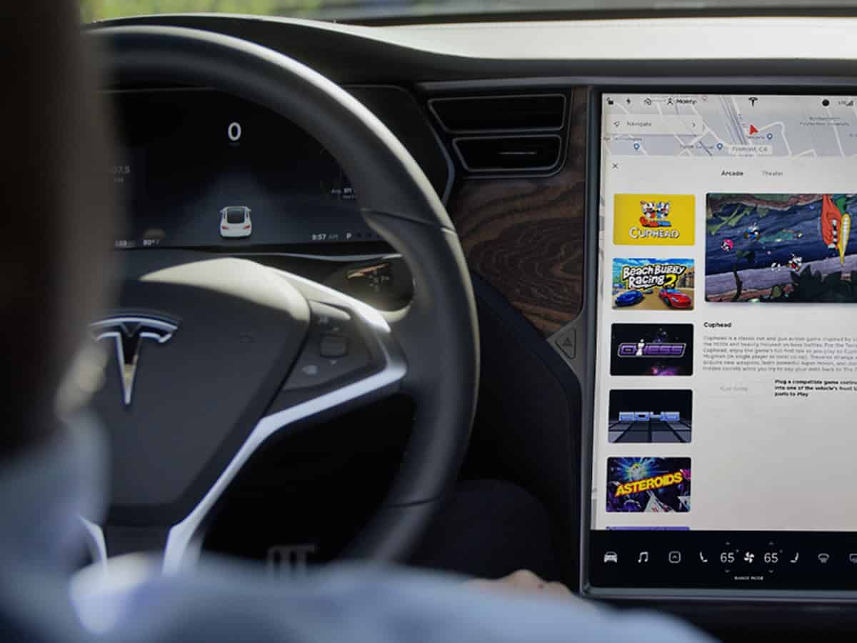 Haker znajduje tajny „tryb Elona” do jazdy bez użycia rąk w samochodach Tesli