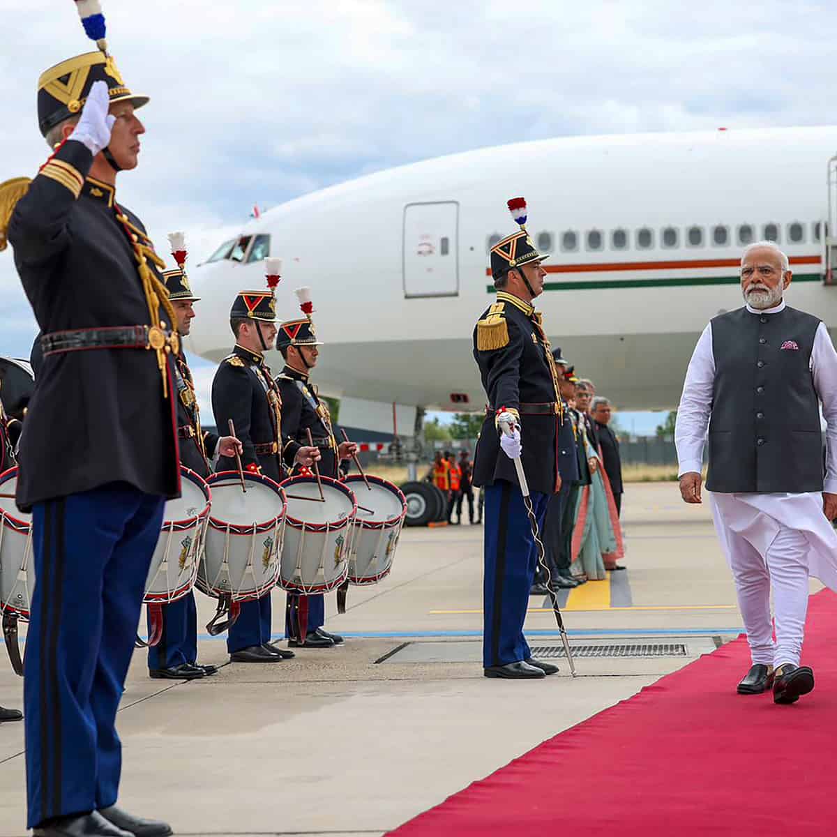 Prime Minister Narendra Modi arrives in Paris