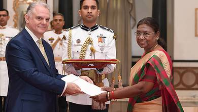 President accepts credentials of foreign envoys