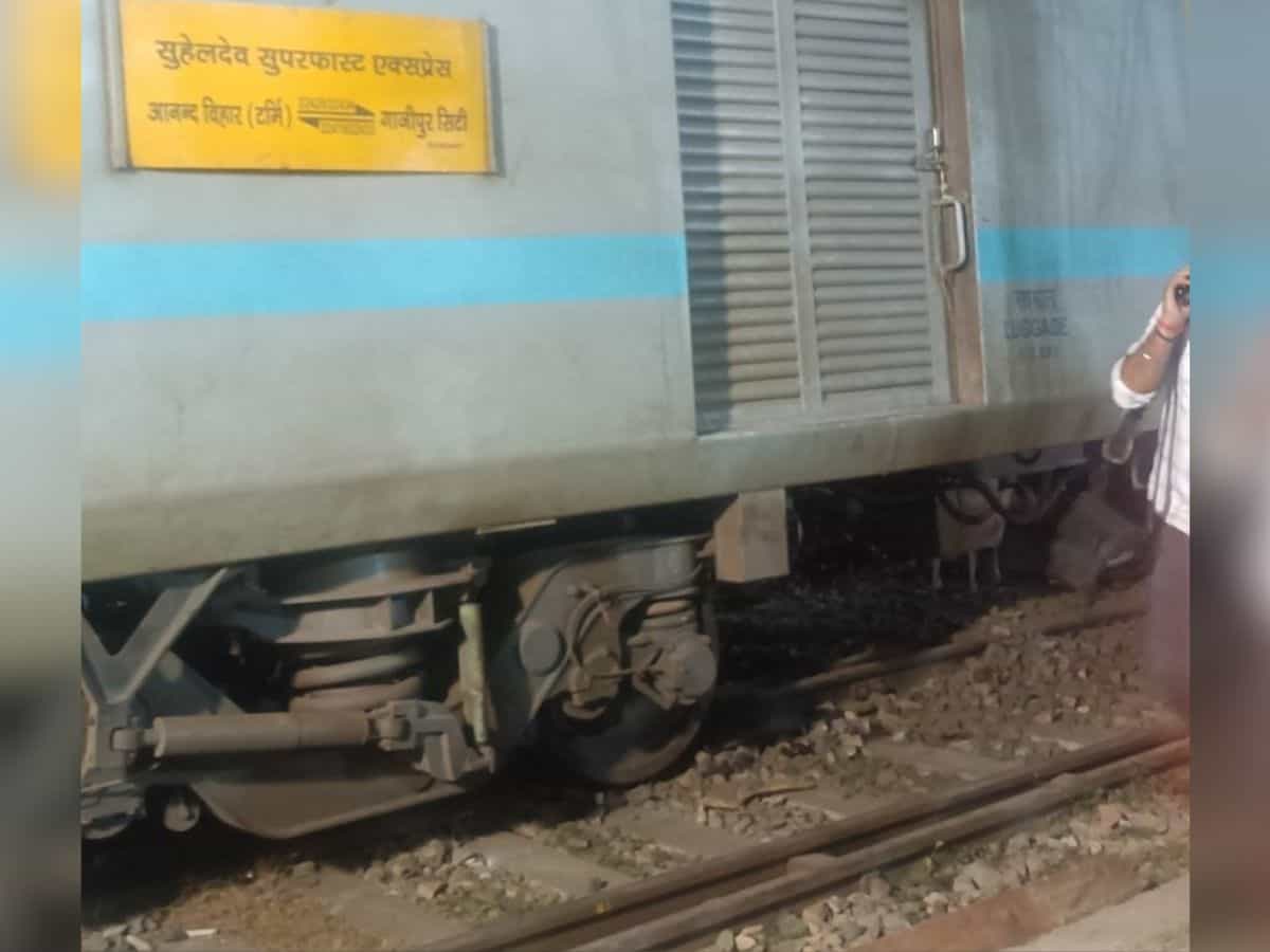 2 coaches, engine of Suhaildev Express derail at Prayagraj station in UP,  no casualty reported