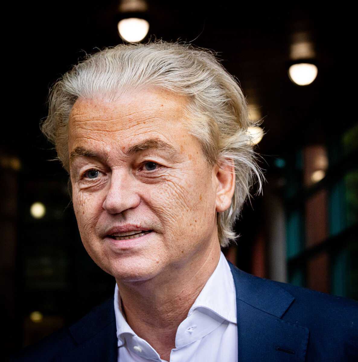De Nederlandse politicus Geert Wilders trekt het plan in om de koran en moskeeën te verbieden