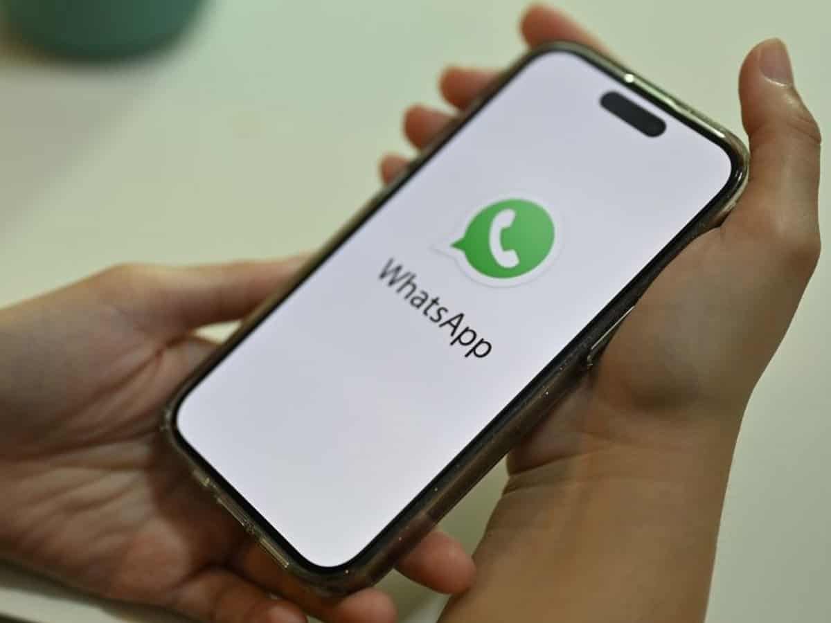 WhatsApp down globally, users rush to X