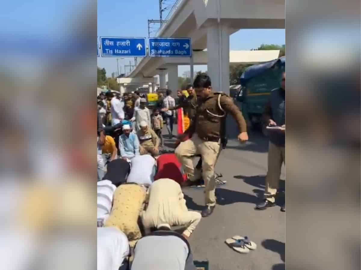 Video of Delhi policeman kicking Muslims offering namaz surfaces, probe ordered