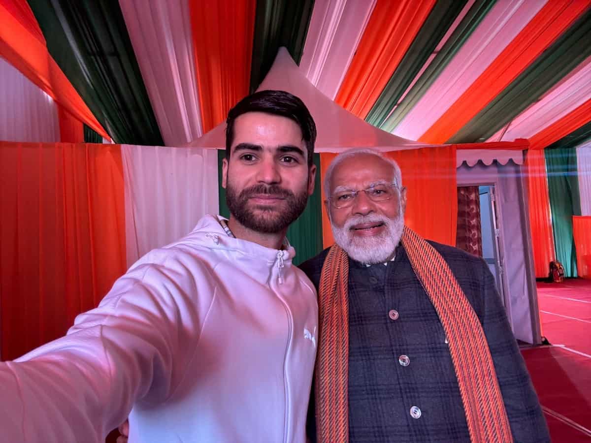 Modi takes selfie with Kashmiri youth Nazim Nazeer, calls him 'friend'