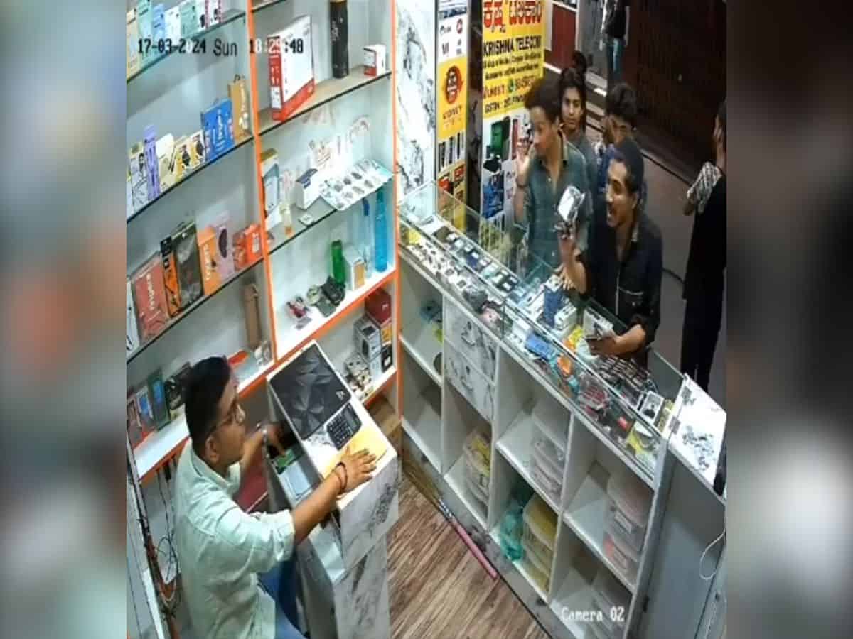 Bengaluru shopkeeper assaulted for playing bhajan before azaan