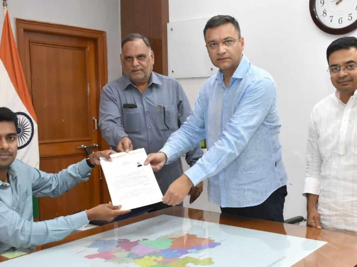 MLA Akbaruddin Owaisi filed one set of his nomination papers on Monday, as the substitute for his brother AIMIM chief Asaduddin Owaisi, to represent the party on behalf of AIMIM for Hyderabad Lok Sabha segment