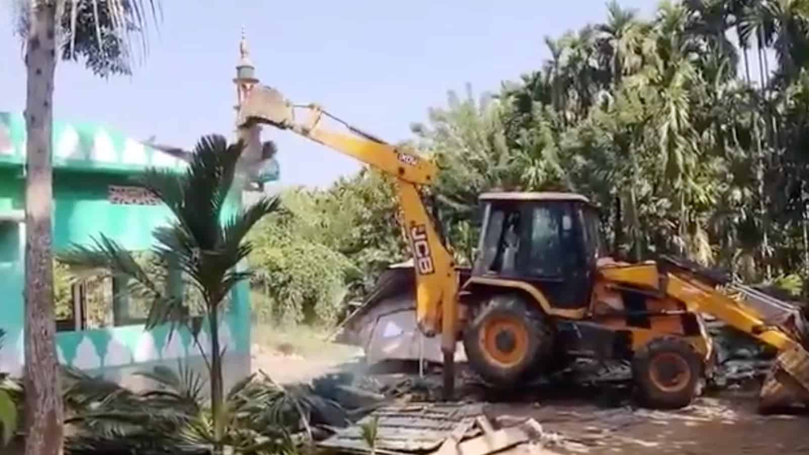 Assam: Over 1,100 Bengali families evicted, 10 mosques razed