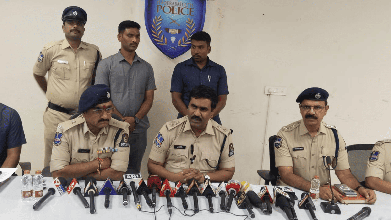 Hyderabad: 1 arrested for stealing Rs 7.4L from Axis Bank ATM