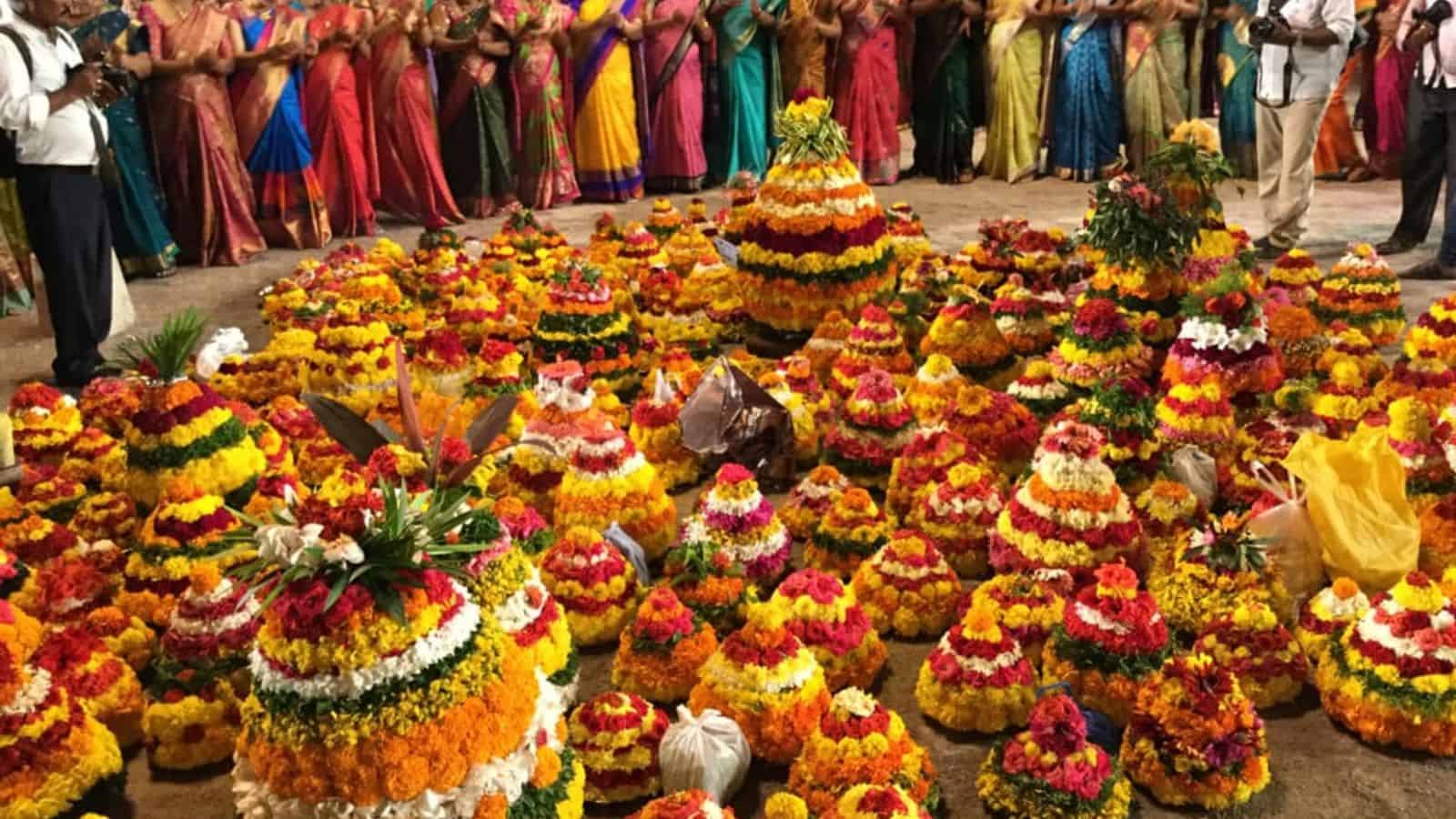 Traffic expected at Necklace Road, IDL Lake for Bathukamma