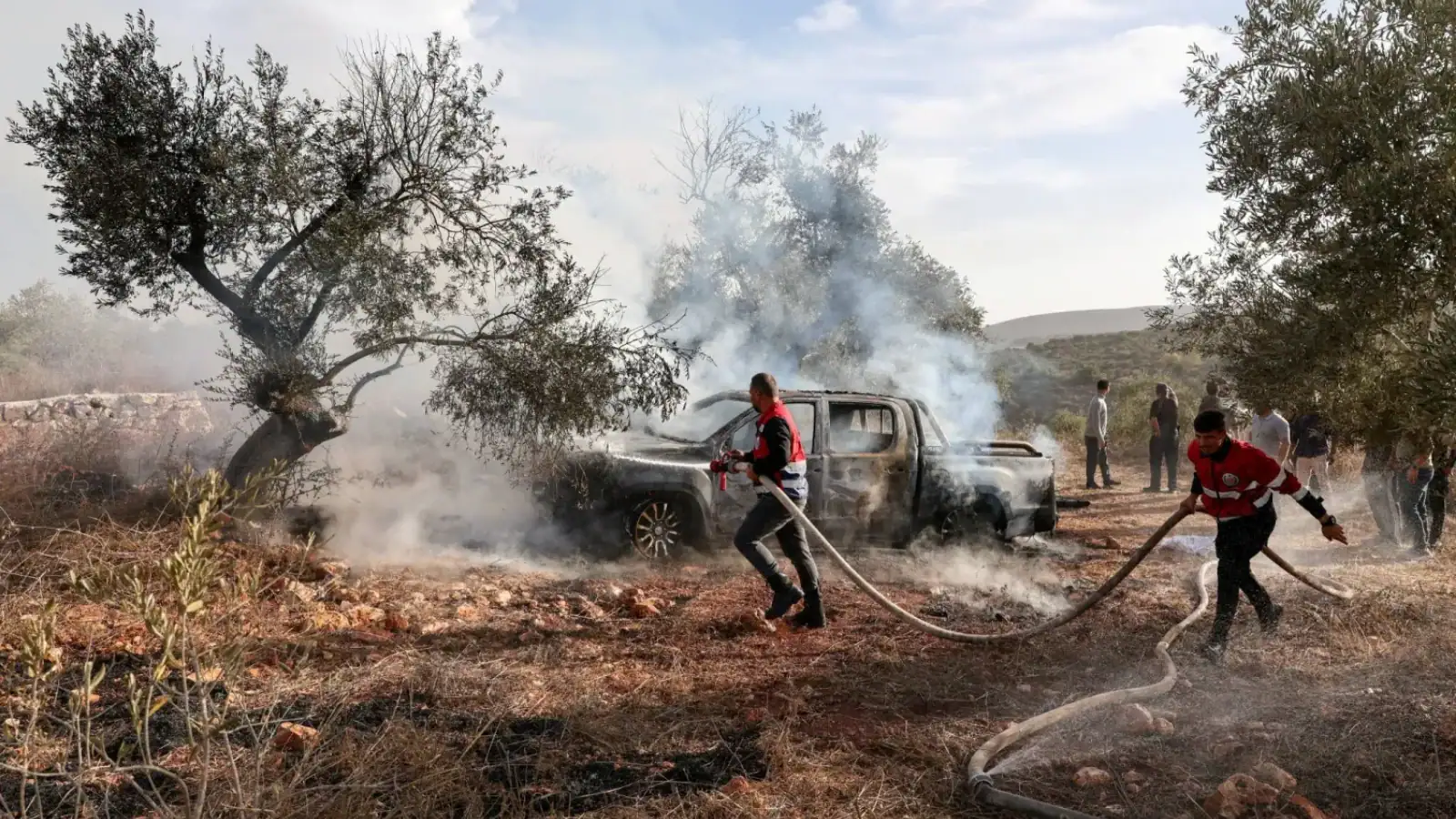 Israeli settlers beat Palestinians, set cars ablaze in West Bank